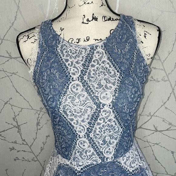 Francesca’s Dina Be lace dress, Size Small - Picture 3 of 8